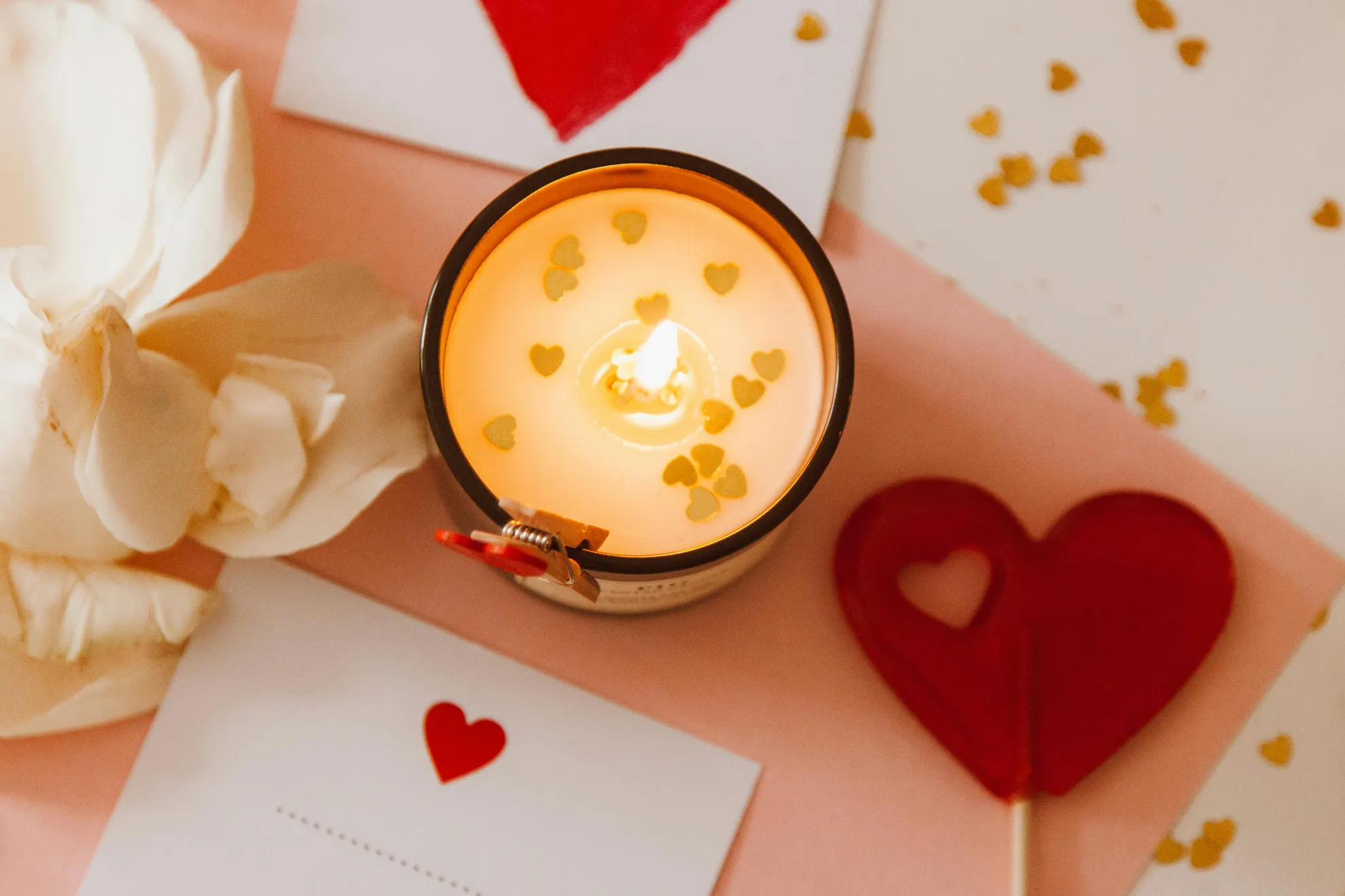 Velas de Amor: El Poder de la Luz en la Energía Emocional